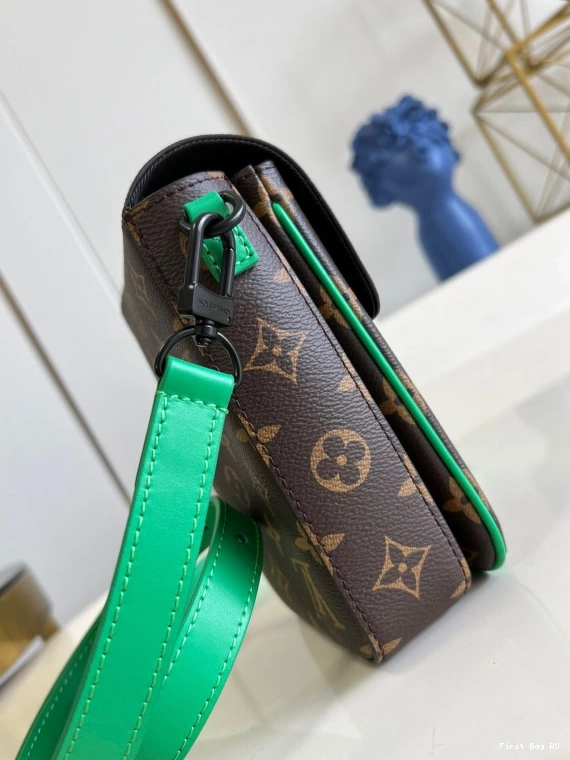 First bag LOUIS VERTICAL WALLET VUITTON S-LOCK WEARABLE 0814
